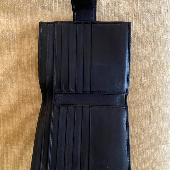 Authentic Gucci black leather bifold wallet for women - Picture 4 of 10